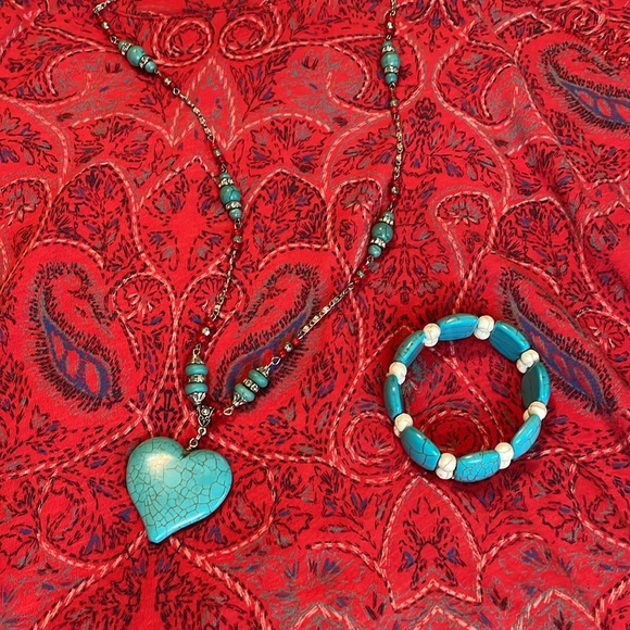 Turquoise and White Dyed Howlite Elastic Bracelet - Picture 6 of 6